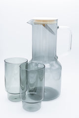 Set carafa si pahare fumuriu, Studio